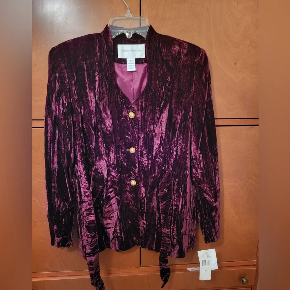 NWT velvet, garnet color jacket with beautiful buttons Jones New York, elegant - Picture 1 of 6